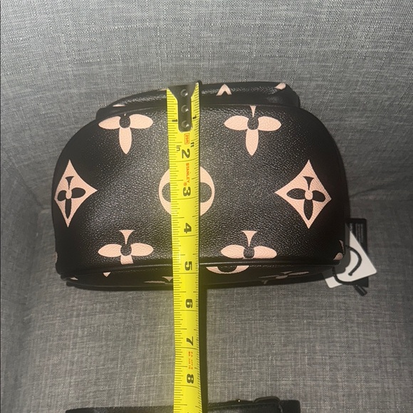 Fashion Stylish Black and Cream Women's Crossbody Bag - Picture 4 of 9